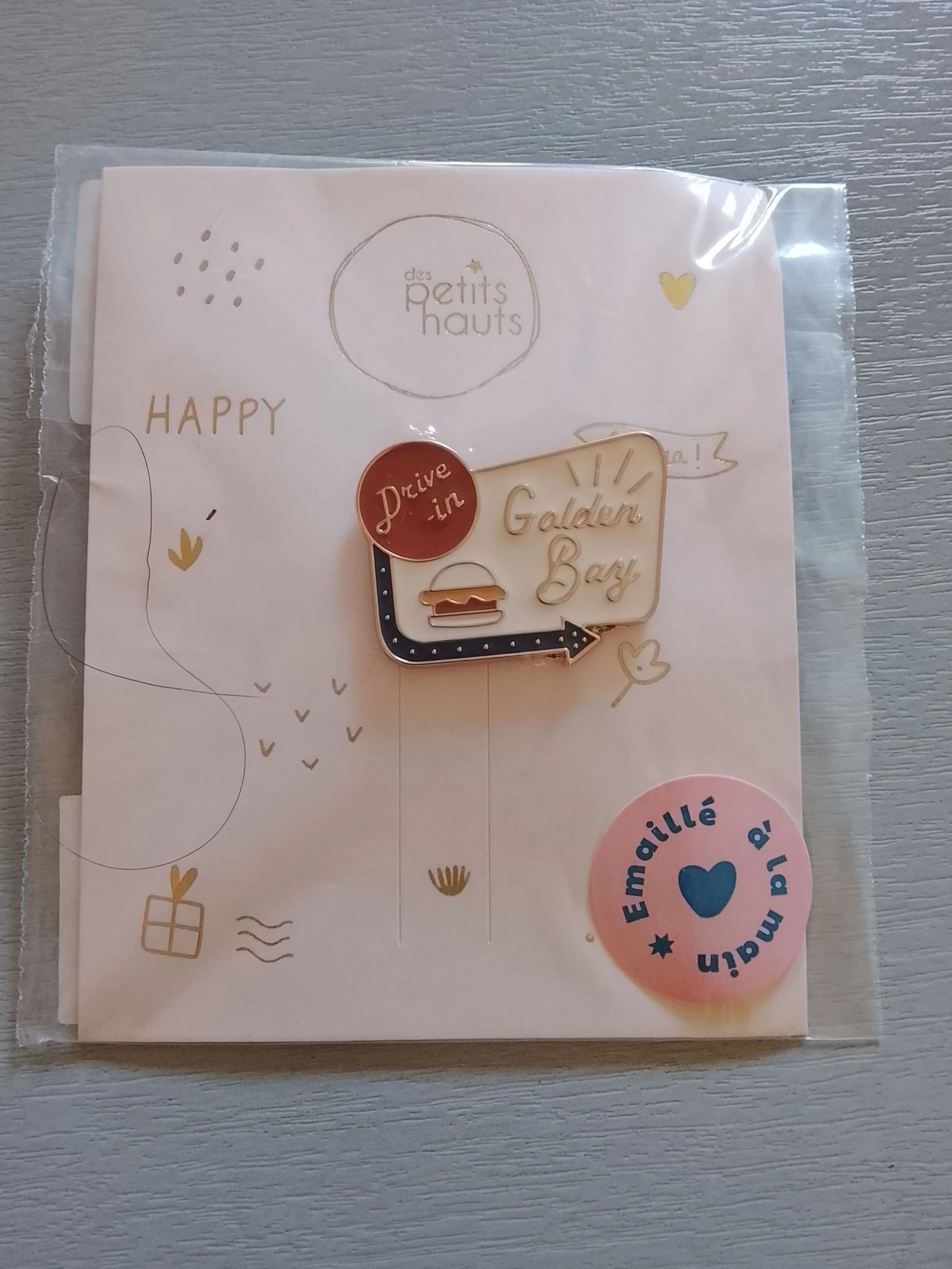 👒Des Petits Hauts neuf avec étiquette broche pins Golden Bay 👒